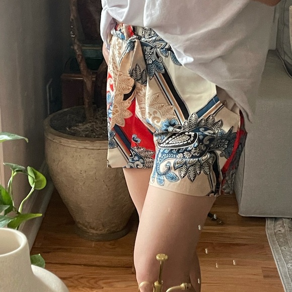 Floral Print Paperbag Waist Belted Shorts. - Picture 10 of 11